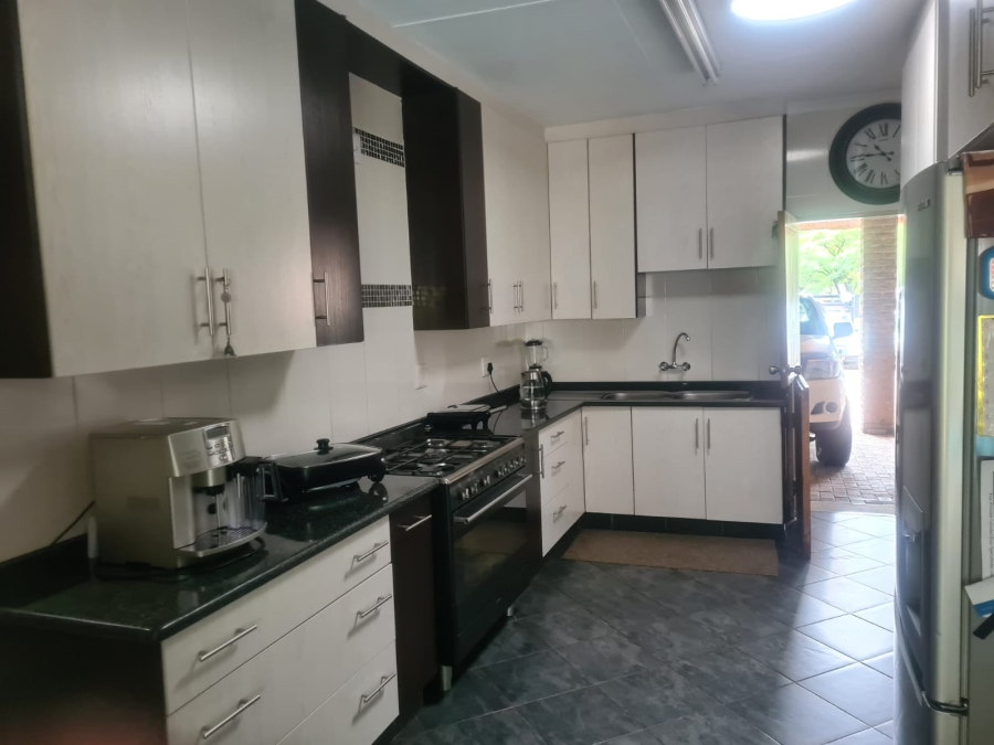 6 Bedroom Property for Sale in Cashan North West